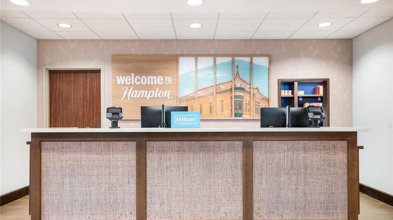 <b>Hampton Inn Uvalde Lobby</b>. Images powered by <a href="https://iceportal.shijigroup.com/" title="IcePortal" target="_blank">IcePortal</a>.