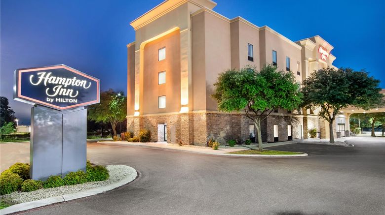 <b>Hampton Inn Uvalde Exterior</b>. Images powered by <a href="https://iceportal.shijigroup.com/" title="IcePortal" target="_blank">IcePortal</a>.