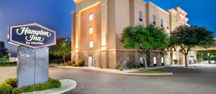 Hampton Inn Uvalde Exterior