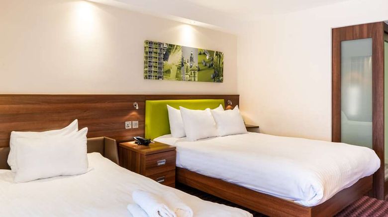 <b>Hampton by Hilton Sheffield Room</b>. Images powered by <a href="https://iceportal.shijigroup.com/" title="IcePortal" target="_blank">IcePortal</a>.