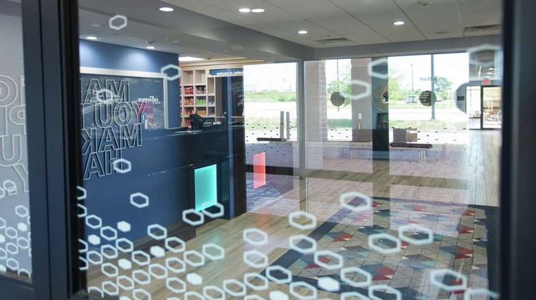 <b>Hampton Inn & Suites Ankeny Lobby</b>. Images powered by <a href="https://iceportal.shijigroup.com/" title="IcePortal" target="_blank">IcePortal</a>.