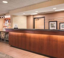 Hampton Inn Des Moines Airport Lobby