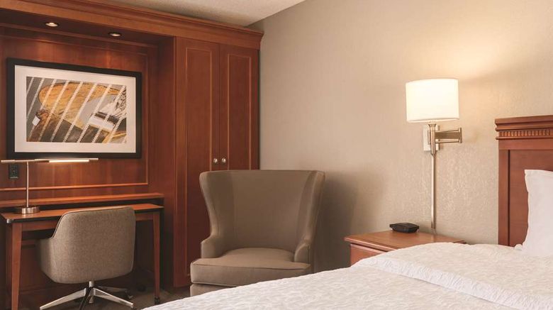 <b>Hampton Inn Des Moines Airport Room</b>. Images powered by <a href="https://iceportal.shijigroup.com/" title="IcePortal" target="_blank">IcePortal</a>.