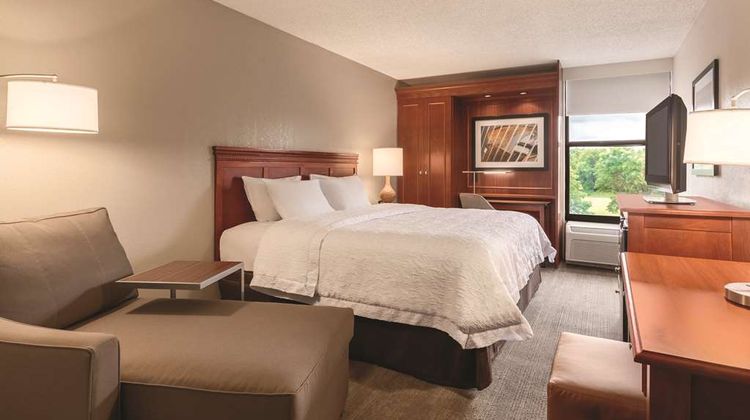 Hampton Inn Des Moines Airport Room