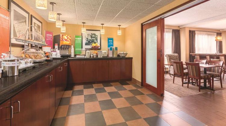 Hampton Inn Des Moines Airport Restaurant