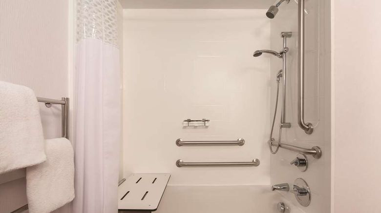 <b>Hampton Inn Des Moines Airport Room</b>. Images powered by <a href="https://iceportal.shijigroup.com/" title="IcePortal" target="_blank">IcePortal</a>.
