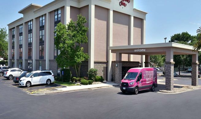 Hampton Inn Des Moines Airport Exterior