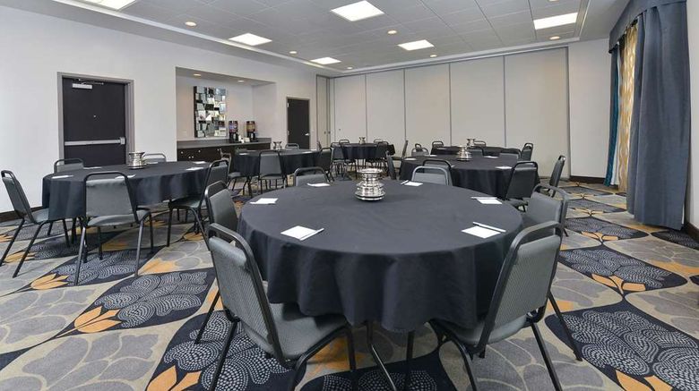 <b>Hampton Inn & Suites Des Moines Downtown Meeting</b>. Images powered by <a href="https://iceportal.shijigroup.com/" title="IcePortal" target="_blank">IcePortal</a>.