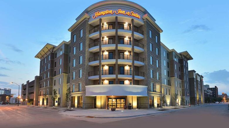 Hampton Inn  and  Suites Des Moines Downtown Exterior. Images powered by <a href="https://iceportal.shijigroup.com" target="_blank" rel="noopener">Ice Portal</a>.