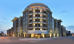 Hampton Inn & Suites Des Moines Downtown