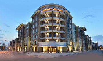 Hampton Inn & Suites Des Moines Downtown