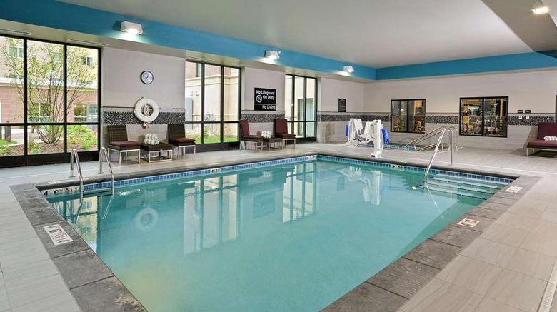 <b>Hampton Inn & Suites Des Moines Downtown Pool</b>. Images powered by <a href="https://iceportal.shijigroup.com/" title="IcePortal" target="_blank">IcePortal</a>.