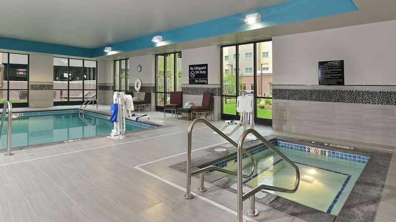 <b>Hampton Inn & Suites Des Moines Downtown Pool</b>. Images powered by <a href="https://iceportal.shijigroup.com/" title="IcePortal" target="_blank">IcePortal</a>.