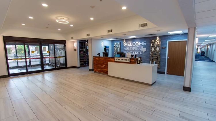 Hampton Inn & Suites Denton Lobby