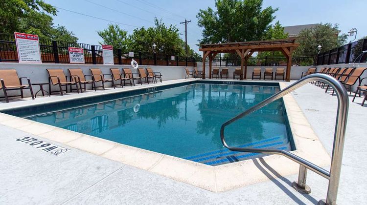 Hampton Inn & Suites Denton Pool