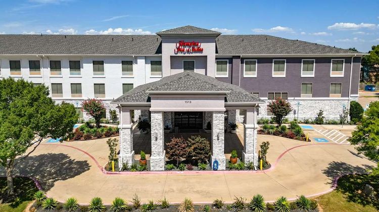 Hampton Inn & Suites Denton Exterior