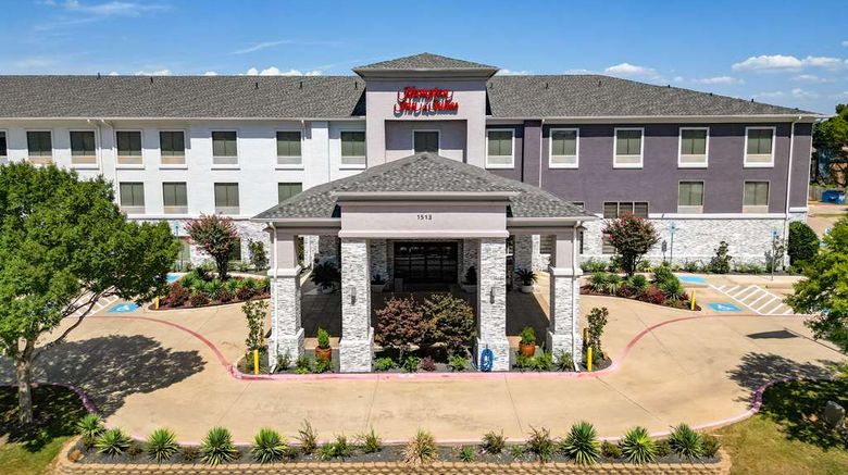 <b>Hampton Inn & Suites Denton Exterior</b>. Images powered by <a href="https://iceportal.shijigroup.com/" title="IcePortal" target="_blank">IcePortal</a>.