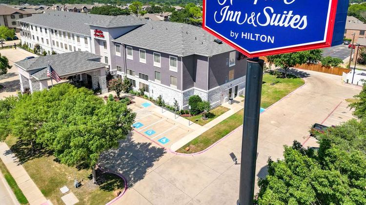 Hampton Inn & Suites Denton Exterior