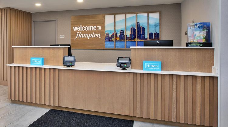 Hampton Inn by Hilton Detroit/Belleville Lobby