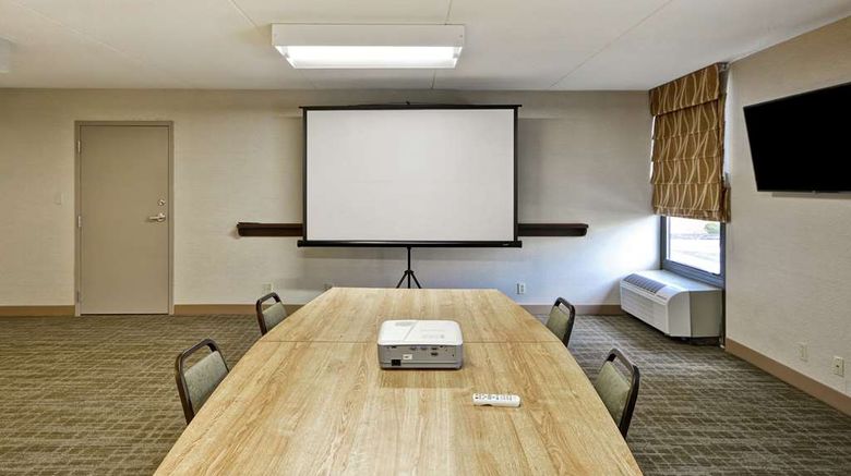 <b>Hampton Inn Madison Hts Meeting</b>. Images powered by <a href="https://iceportal.shijigroup.com/" title="IcePortal" target="_blank">IcePortal</a>.