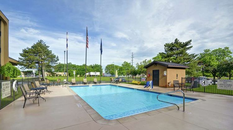 Hampton Inn Madison Hts Pool