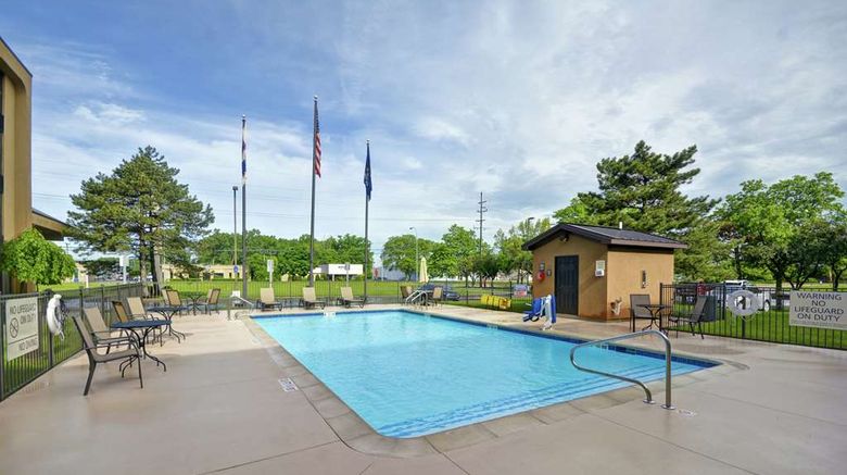 <b>Hampton Inn Madison Hts Pool</b>. Images powered by <a href="https://iceportal.shijigroup.com/" title="IcePortal" target="_blank">IcePortal</a>.