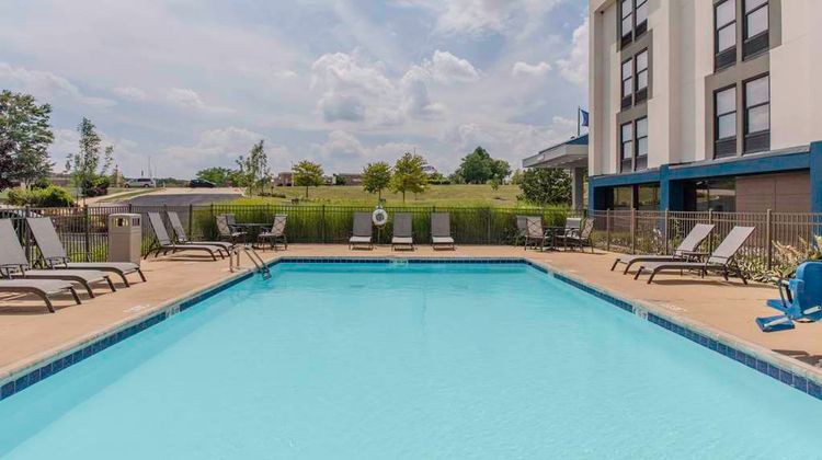 Hampton Inn Detroit-Northville Pool