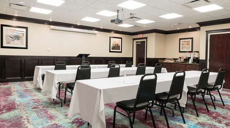 <b>Hampton Inn Detroit Roseville Meeting</b>. Images powered by <a href="https://iceportal.shijigroup.com/" title="IcePortal" target="_blank">IcePortal</a>.