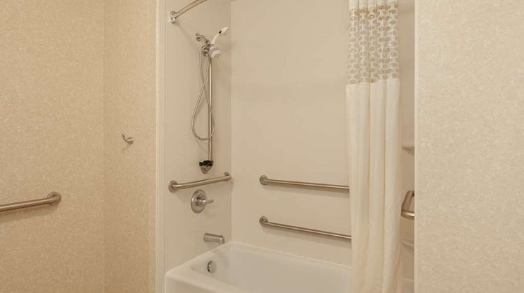 Hampton Inn Detroit Roseville Room