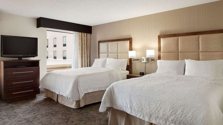 <b>Hampton Inn & Suites Sterling Heights Room</b>. Images powered by <a href="https://iceportal.shijigroup.com/" title="IcePortal" target="_blank">IcePortal</a>.