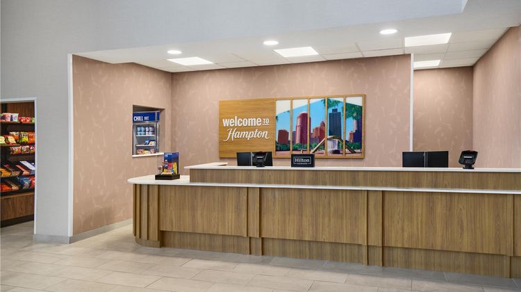 Hampton Inn & Suites Sterling Heights Lobby