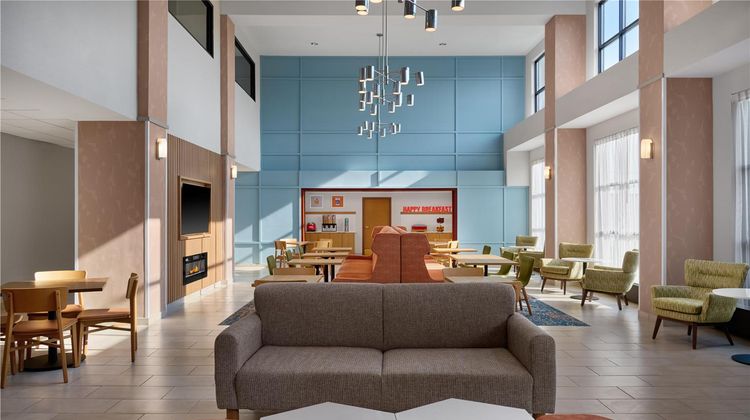 Hampton Inn & Suites Sterling Heights Lobby
