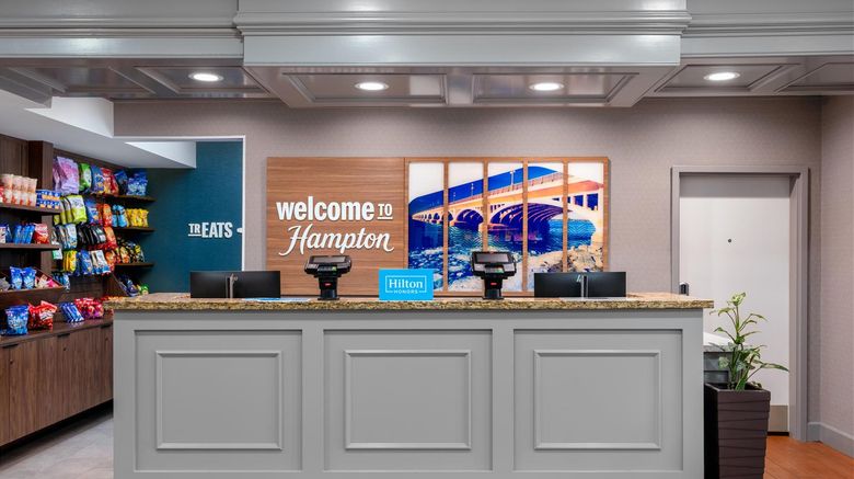 <b>Hampton Inn Detroit/Southgate Lobby</b>. Images powered by <a href="https://iceportal.shijigroup.com/" title="IcePortal" target="_blank">IcePortal</a>.