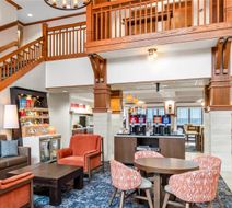 Hampton Inn Duluth Lobby