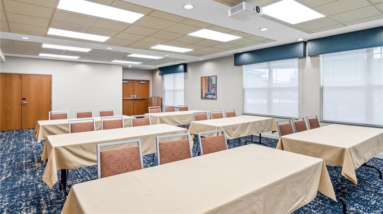 <b>Hampton Inn Duluth Meeting</b>. Images powered by <a href="https://iceportal.shijigroup.com/" title="IcePortal" target="_blank">IcePortal</a>.