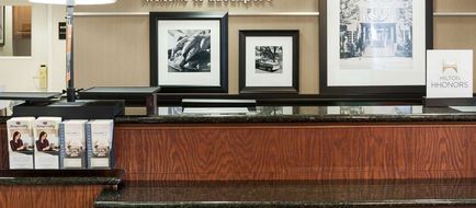 Hampton Inn & Suites Davenport Lobby