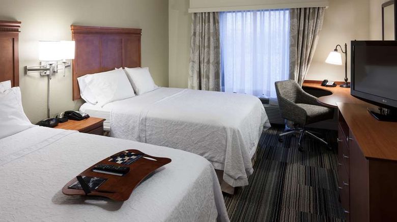 <b>Hampton Inn & Suites Davenport Room</b>. Images powered by <a href="https://iceportal.shijigroup.com/" title="IcePortal" target="_blank">IcePortal</a>.
