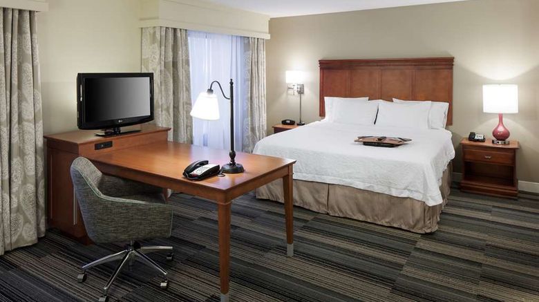 <b>Hampton Inn & Suites Davenport Room</b>. Images powered by <a href="https://iceportal.shijigroup.com/" title="IcePortal" target="_blank">IcePortal</a>.