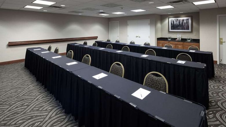 <b>Hampton Inn & Suites Davenport Meeting</b>. Images powered by <a href="https://iceportal.shijigroup.com/" title="IcePortal" target="_blank">IcePortal</a>.