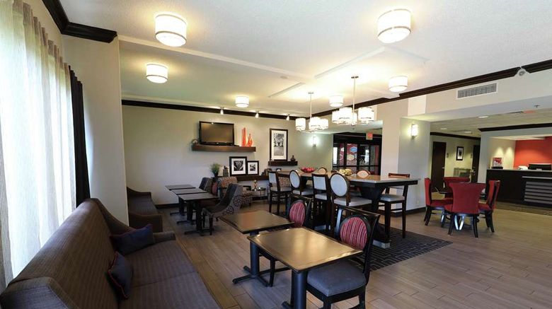 <b>Hampton Inn Dyersburg Lobby</b>. Images powered by <a href="https://iceportal.shijigroup.com/" title="IcePortal" target="_blank">IcePortal</a>.