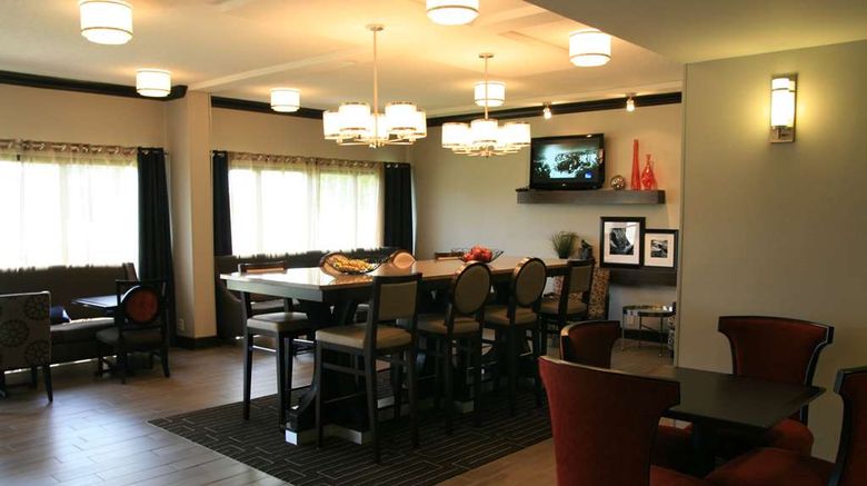 <b>Hampton Inn Dyersburg Lobby</b>. Images powered by <a href="https://iceportal.shijigroup.com/" title="IcePortal" target="_blank">IcePortal</a>.