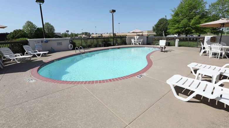 <b>Hampton Inn Dyersburg Pool</b>. Images powered by <a href="https://iceportal.shijigroup.com/" title="IcePortal" target="_blank">IcePortal</a>.