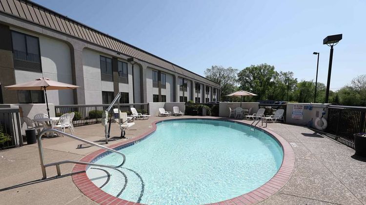 Hampton Inn Dyersburg Pool