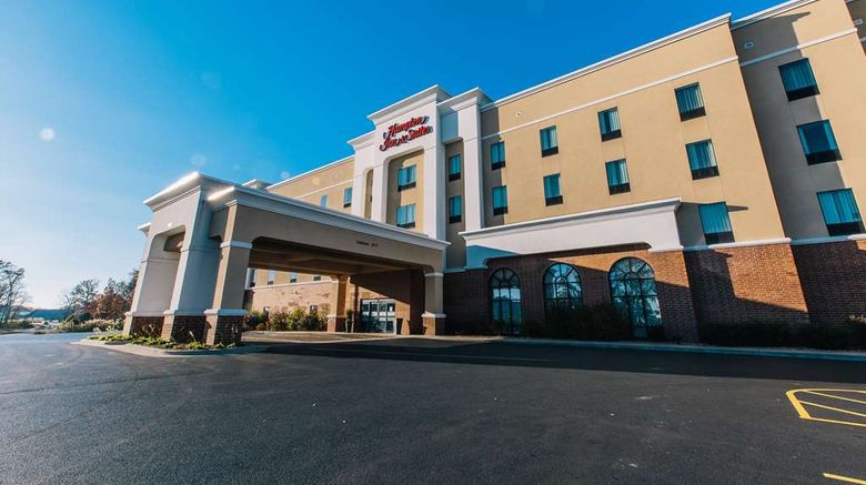 <b>Hampton Inn & Suites Effingham Exterior</b>. Images powered by <a href="https://iceportal.shijigroup.com/" title="IcePortal" target="_blank">IcePortal</a>.