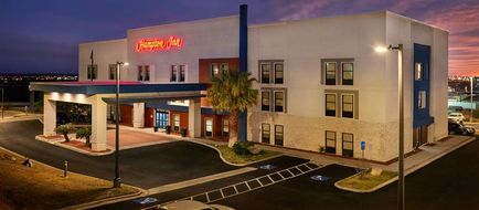 Hampton Inn Eagle Pass Exterior