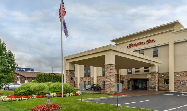 Hampton Inn Elkhart Exterior