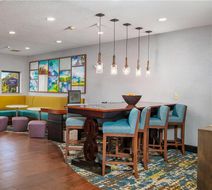 Hampton Inn Elkhart Lobby