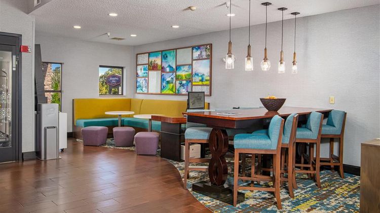 Hampton Inn Elkhart Lobby