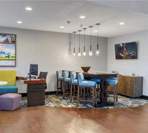 Hampton Inn Elkhart Lobby