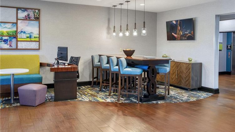 Hampton Inn Elkhart Lobby